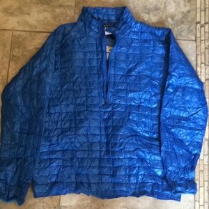 Patagonia men’s ultralight down shirt